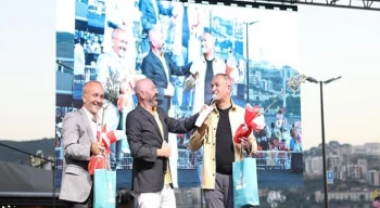 Gazeteciler Yavuz Oğhan ve Akif Beki Gemlik Zeytini Festivali’nde okurlarıyla buluştu