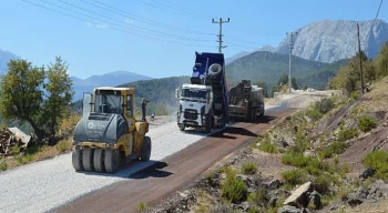 Kemer Ovacık yolunda asfalt çalışması