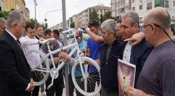 Ölümlere “beyaz bisikletle” dikkat çekildi!