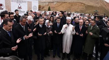 Türkiye’nin İlk Şehit Öğretmenler Anıtı Keçiören’de Açıldı