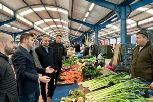 Berker Esen, Silivri'yi mahalle mahalle dolaşıyor