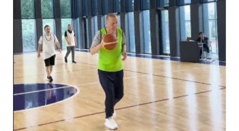 Cumhurbaşkanı Erdoğan basketbol maçı yaptı