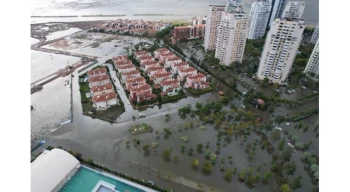 Deniz taştı, İzmir bu hale geldi