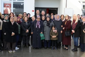 BAŞKAN YILMAZ: "HANIMEFENDİLERLE YOL YÜRÜYORUZ"