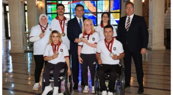 Başkan İmamoğlu, paralimpik şampiyonlarını ağırladı