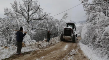 Artvin’de kar köylere ulaşımı kesti