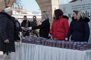 Silivri Belediyesi Berat Kandili’nde Lokma İkramında Bulundu