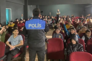 Silivri’de Polislerden Geniş Kapsamlı Bilgilendirme Seminerleri